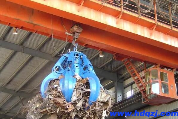 雙梁抓斗橋式起重機電動機的絕緣層構造，是根據電流量尺寸或是工作電壓多少明確?