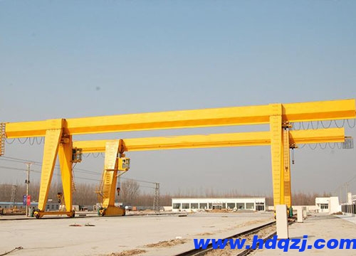大跨度門(mén)式起重機(jī)運(yùn)行偏斜如何處理