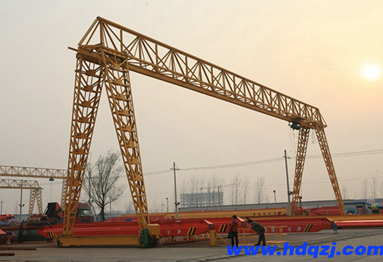 小型龍門架中的手拉葫蘆鏈條卡住了怎么辦？